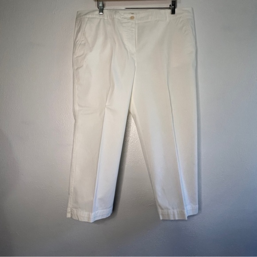 Talbots white Signature capris, Sz 16. 98% cotton, 2% spandex. Preowned.